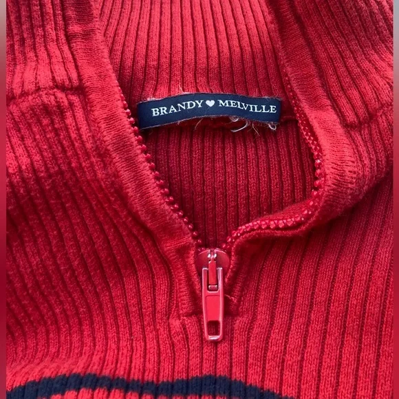 Brandy Melville Ribbed 3/4 Sleeve Sweater - Picture 4 of 5